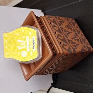 Sentsy wax warmer with refills